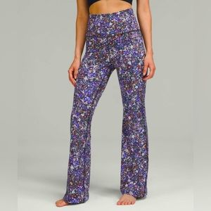 Lululemon Flare Groove Pants in Flower Burst Multi- size 6- NWOT 🌸